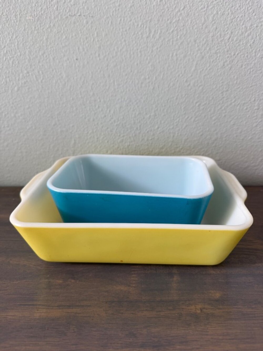 Set of 2 Pyrex Refrigerator Dishes no lids. Blue 1.5 pt 0502 Yellow 1.5 qt 0503
